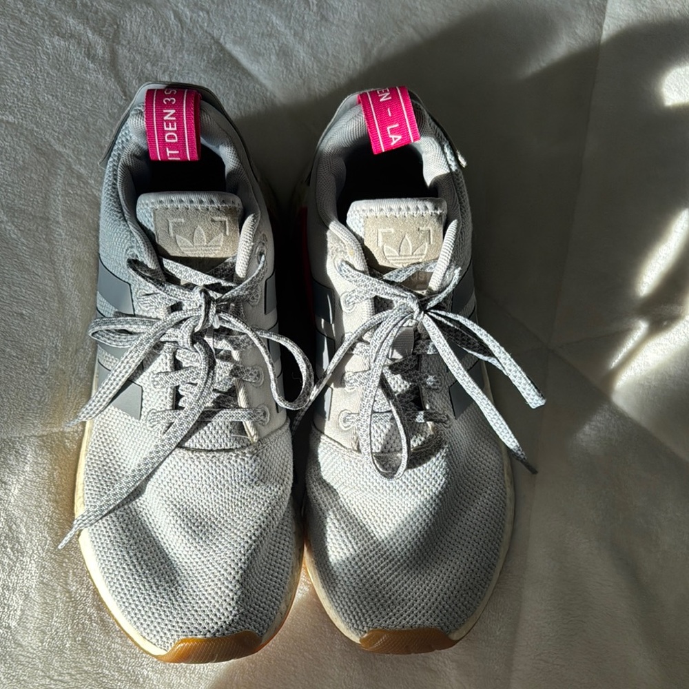 Adidas Women's Gray and Pink Running Shoes- size 8.5 - Picture 3 of 5